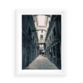 Plakat w ramie 50x70 - Odkryj tajemnice miasta - uliczka, perspektywa - rama biała