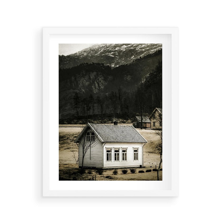 Plakat w ramie 40x50 - Ciepło i Urok Górskiego Domku - domek w górach, sepia - rama biała