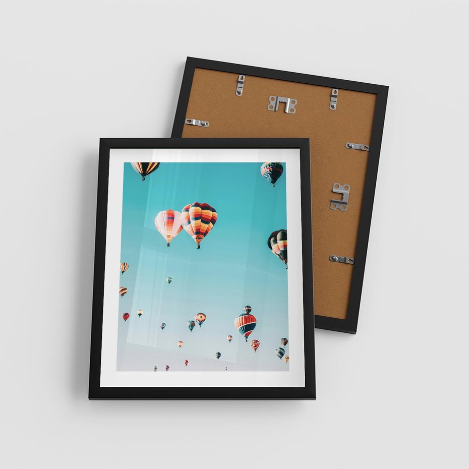 Plakat w ramie 40x50 - Balonowa Ekscytacja - balony latają w powietrzu, wyścigi balonów - rama czarna