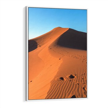 Obraz w ramie 70x100 - Piasek pustyni wędruje - pustynia, piasek - rama biała