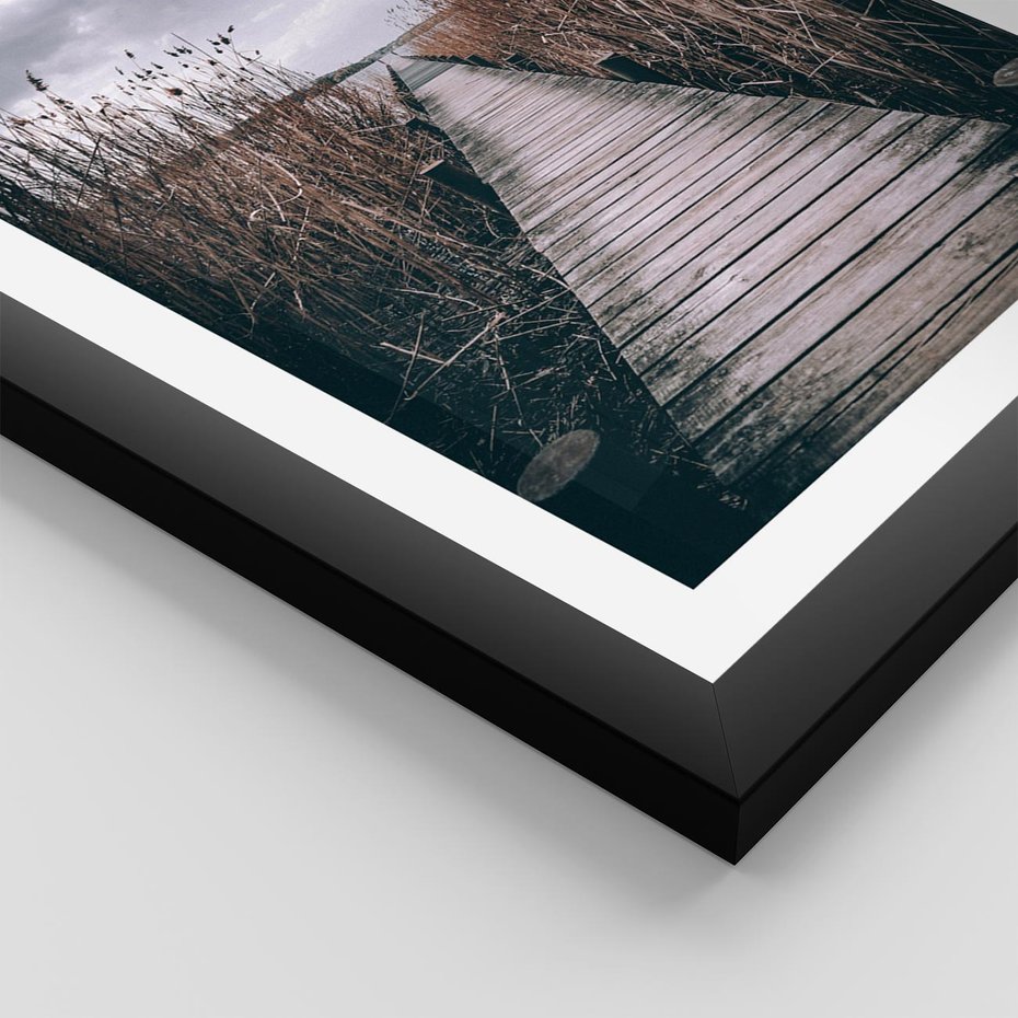 Plakat w ramie 30x40 - Mglisty krajobraz - pomost, morze - rama czarna