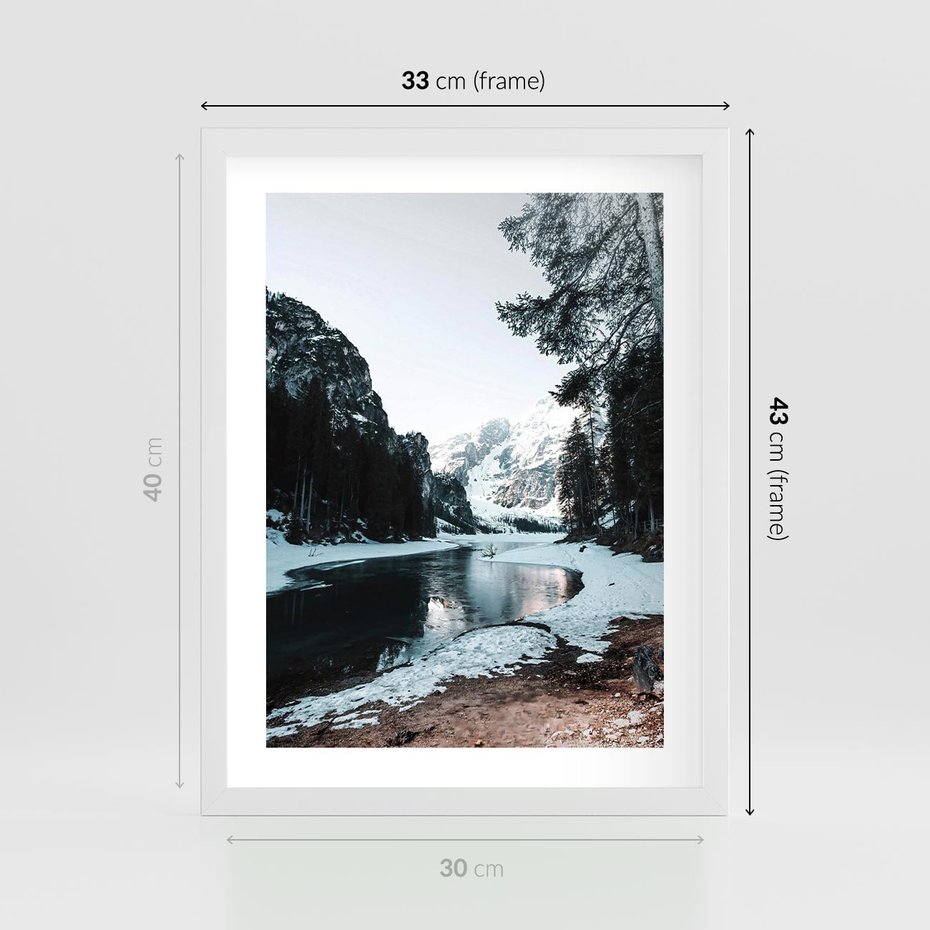 Plakat w ramie 30x40 - Zamarznięta Rzeka - zima w górach, zamarznięta rzeka - rama biała