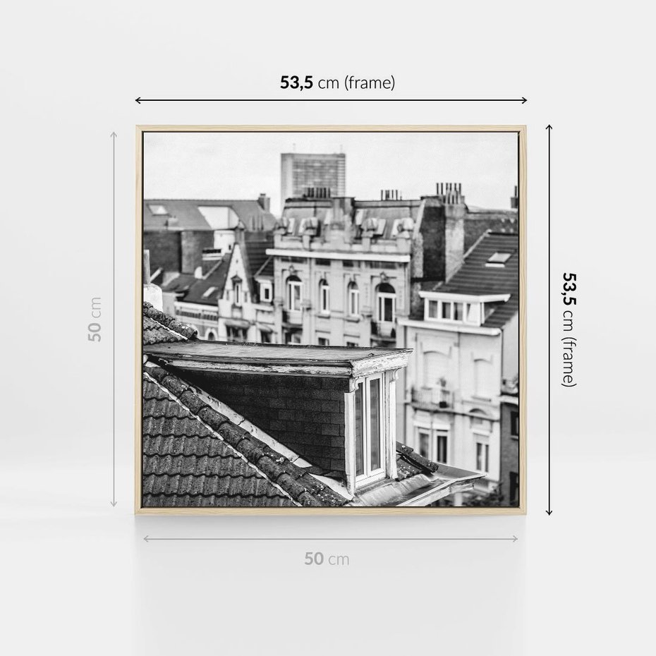 Obraz w ramie 50x50 - Miasto w Retro Odsłonie - fotografia czarno biała, ujęcie na dachy wielkiego miasta - rama drewno