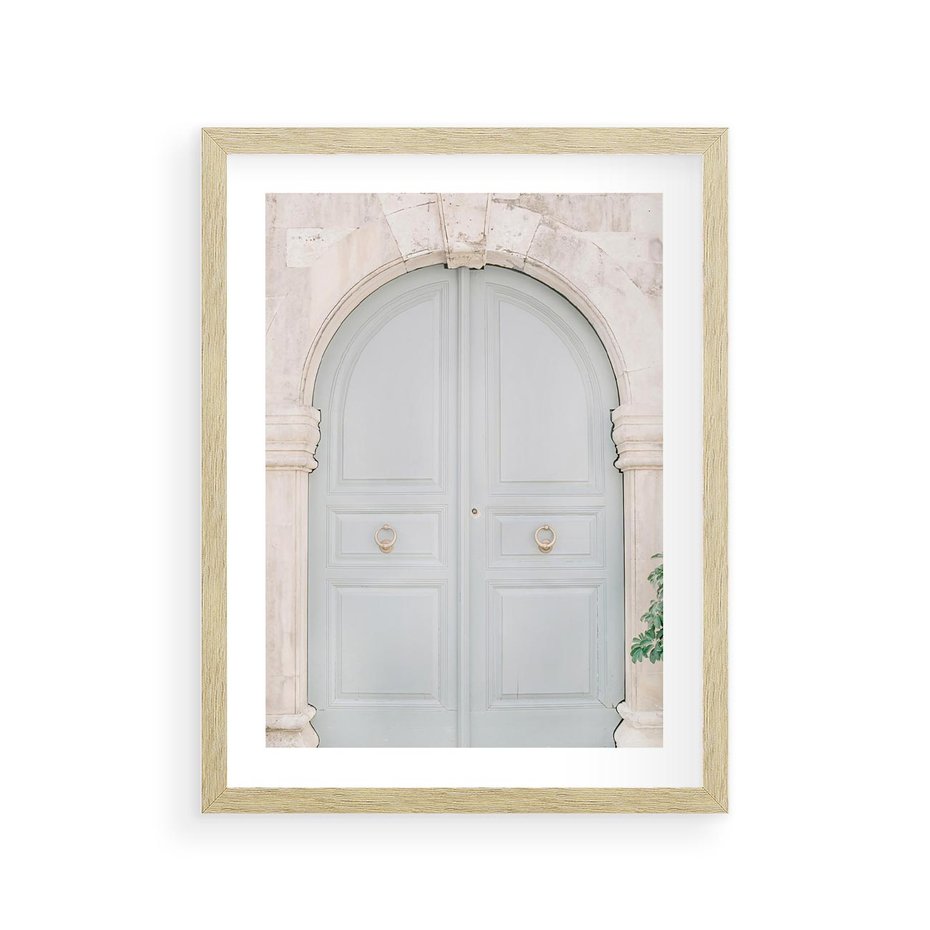 Plakat w ramie 30x40 - Błękitne Drzwi Kamienicy: Urok Historii - stare piękne drzwi do kamienicy, błękitne drzwi - rama drewno