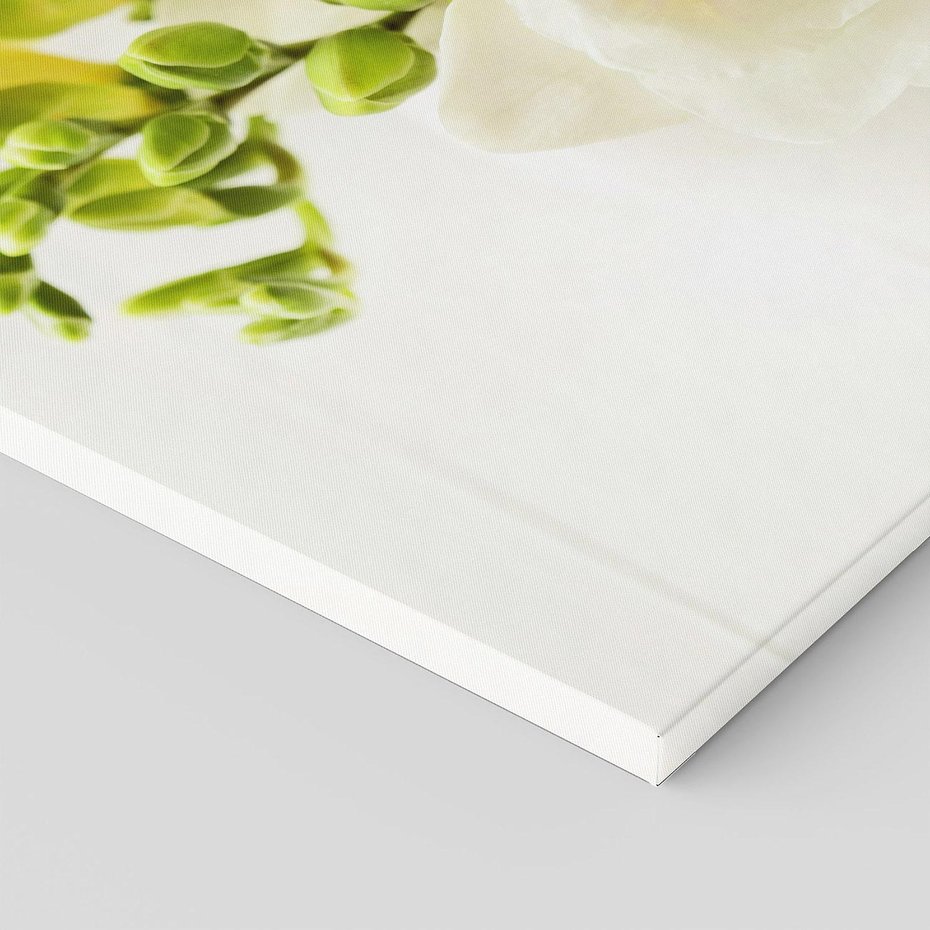 Obraz na płótnie 30x30 - Subtelność białych frezji - frezja, białe