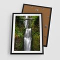 Plakat w ramie 50x70 - Siła i Urok Natury - wodospad, las - rama czarna