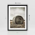 Plakat w ramie 30x40 - Siano w Sepii: Wiejska Tradycja - snopek siana, bela siana - rama czarna