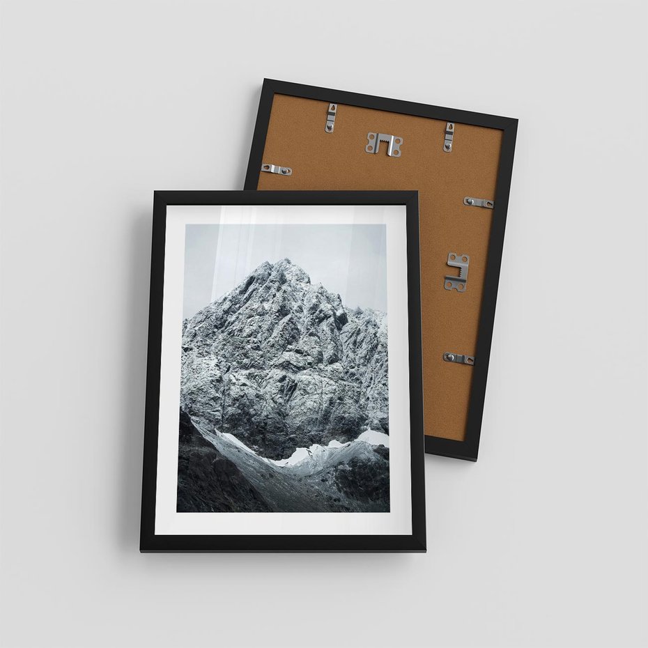 Plakat w ramie 30x40 - Surowość Gór - śnieg, zima w górach - rama czarna