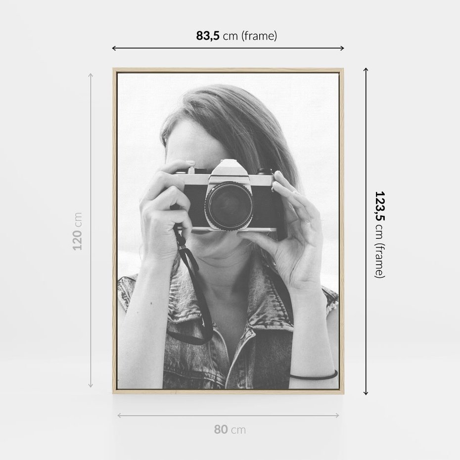 Obraz w ramie 80x120 - Zrób mi Zdjęcie - fotografia, kobieta z aparatem - rama drewno