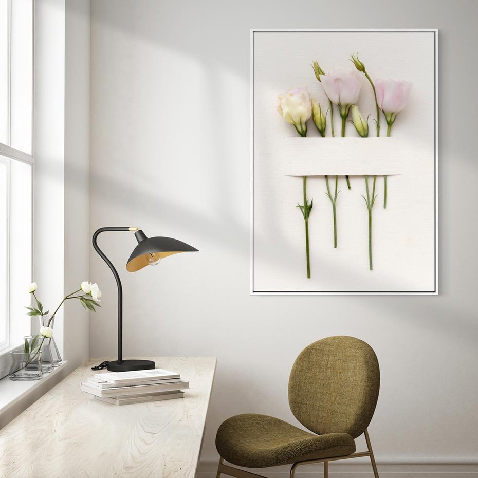 Obraz w ramie 80x120 - Białe kwiatowe uniesienia - białe, kwiaty - rama biała