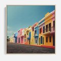 Obraz w ramie 50x50 - Ekspresja marzeń i tęsknot - pastelowe kolorowe budynki, wzdłuż ulicy - rama drewno