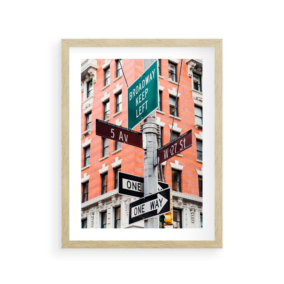 Plakat w ramie 30x40 - Namiastka wielkiego miasta - Nowy Jork, drogowskaz - rama drewno