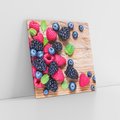 Obraz na płótnie 70x70 - Smak malin i borówek - owoce, leśne
