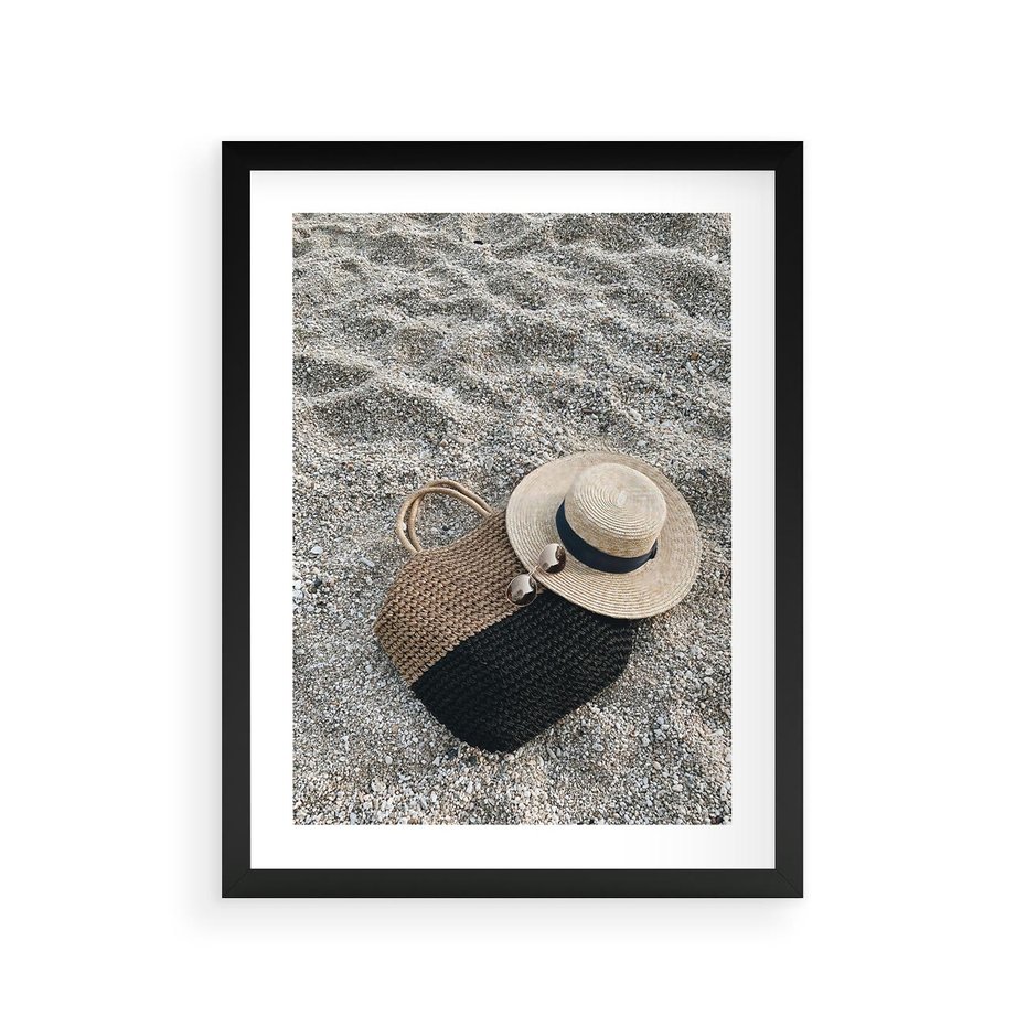 Plakat w ramie 30x40 - Plażowe Przygotowania - torba plażowa, kapelusz - rama czarna