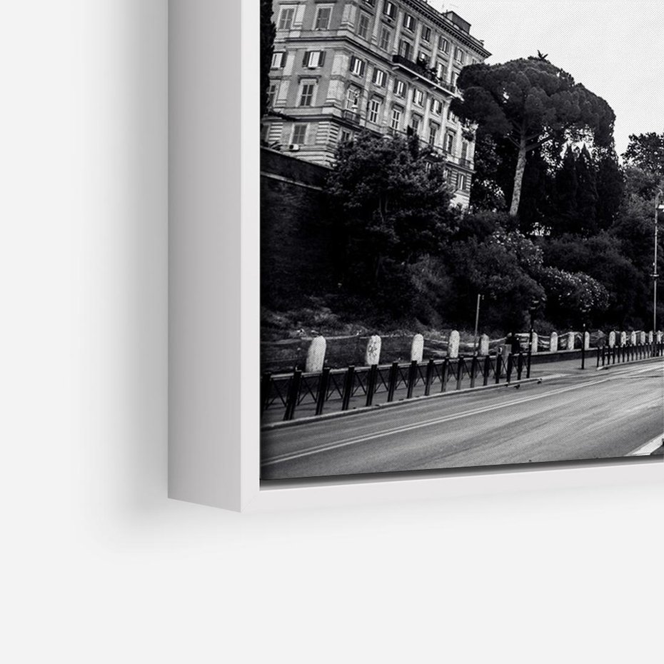 Obraz w ramie 70x50 - Echa Historii - czarno biała fotografia, koloseum - rama biała