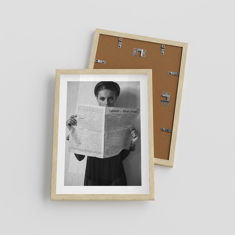 Plakat w ramie 30x40 - Nowe Wiadomości - retro zdjęcie, czarno białe - rama drewno