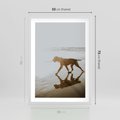 Plakat w ramie 50x70 - Przyjaciel na Plaży - pies, na plaży - rama biała