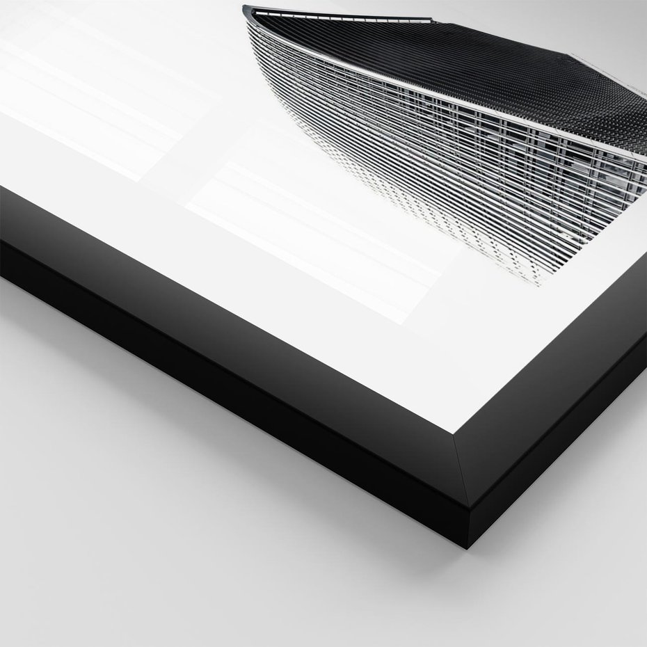 Plakat w ramie 40x50 - Czarno-Biały Wieżowiec - architektura, wieżowiec - rama czarna