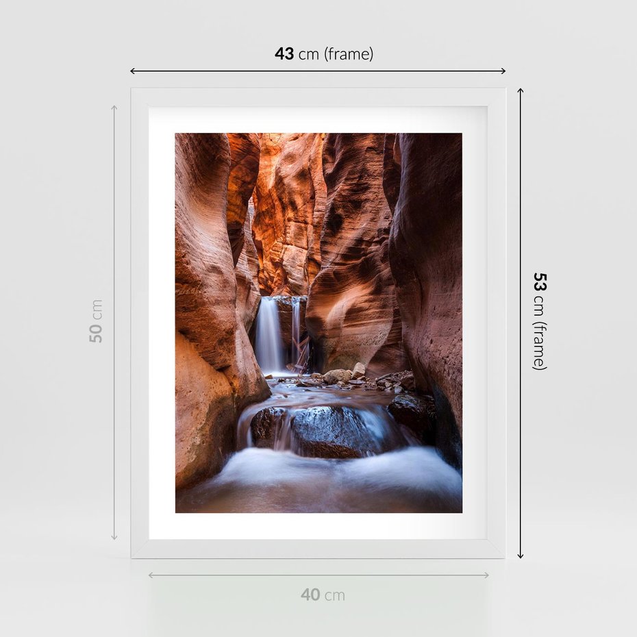 Plakat w ramie 40x50 - Tajemniczy świat jaskini i wodospadu - jaskinia, wodospad - rama biała