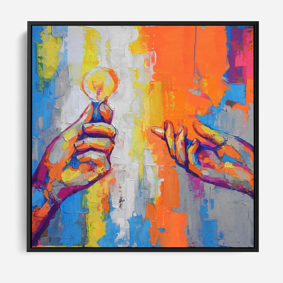 Obraz w ramie 50x50 - Refrakcje wewnętrznego światła - abstrakcyjne dzieło, dłoń trzyma żarówkę - rama czarna