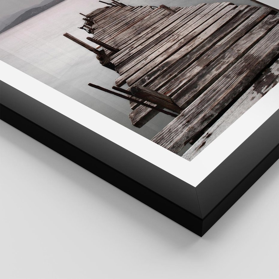 Plakat w ramie 40x50 - Spokój nad Jeziorem - pomost, jezioro - rama czarna