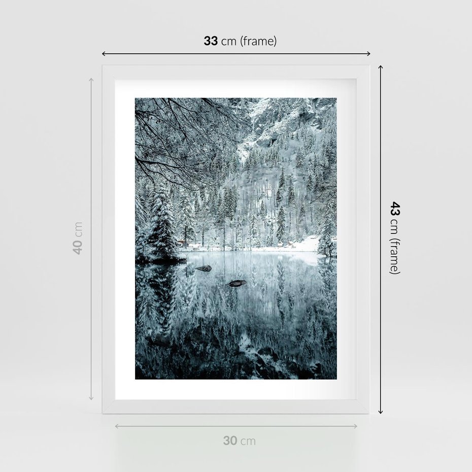 Plakat w ramie 30x40 - Zimowy Raj - zimowy górski krajobraz, jezioro w górach - rama biała