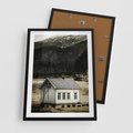 Plakat w ramie 50x70 - Ciepło i Urok Górskiego Domku - domek w górach, sepia - rama czarna