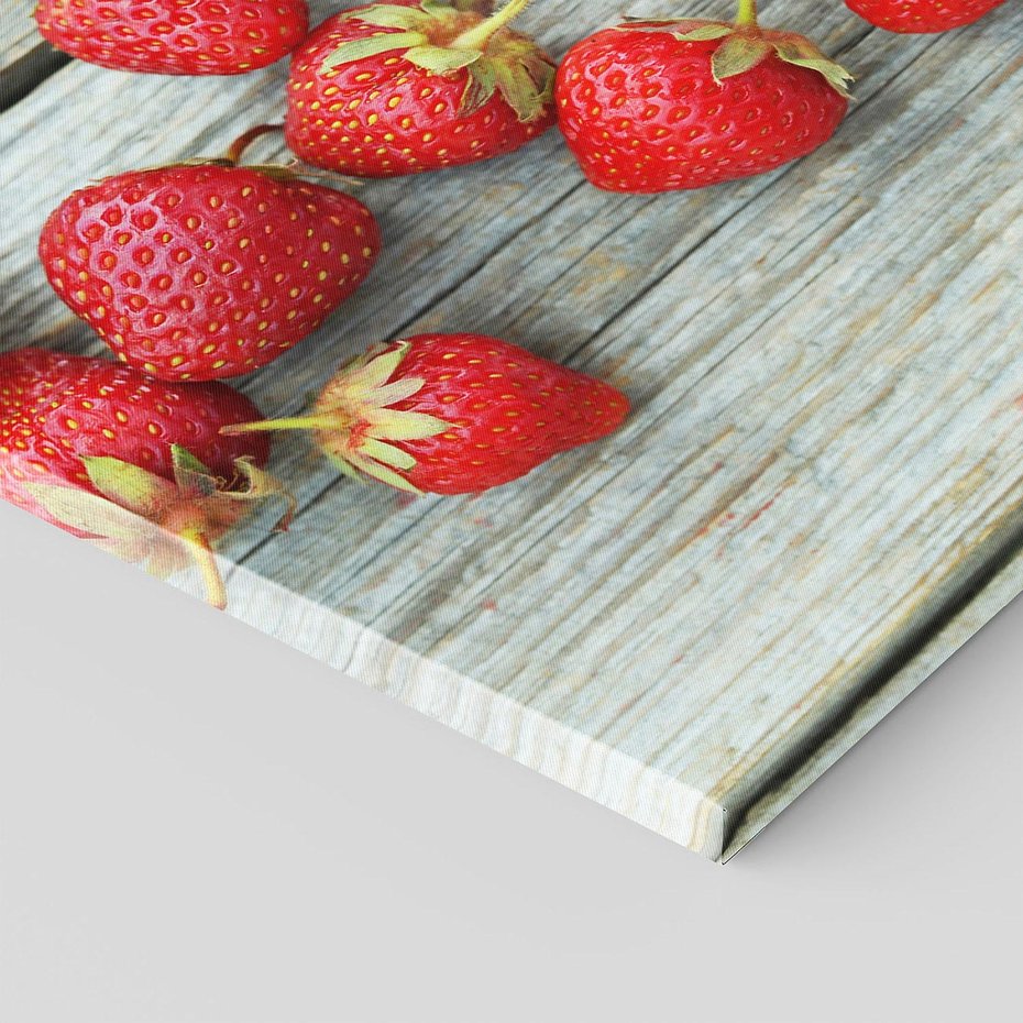Obraz na płótnie 70x50 - smak lata - truskawki, owoce