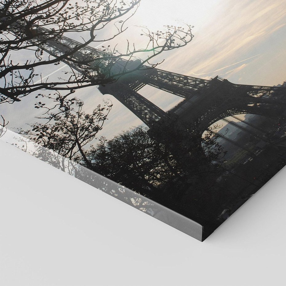 Obraz na płótnie 70x70 - Wieczorny spacer przy Wieży Eiffla - Paryż, Wieża