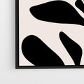 Obraz w ramie 50x50 - Wibracje Akwarelowych Ścieżek - abstrakcyjny minimalistyczna kwiat, czarno biały plakat - rama czarna