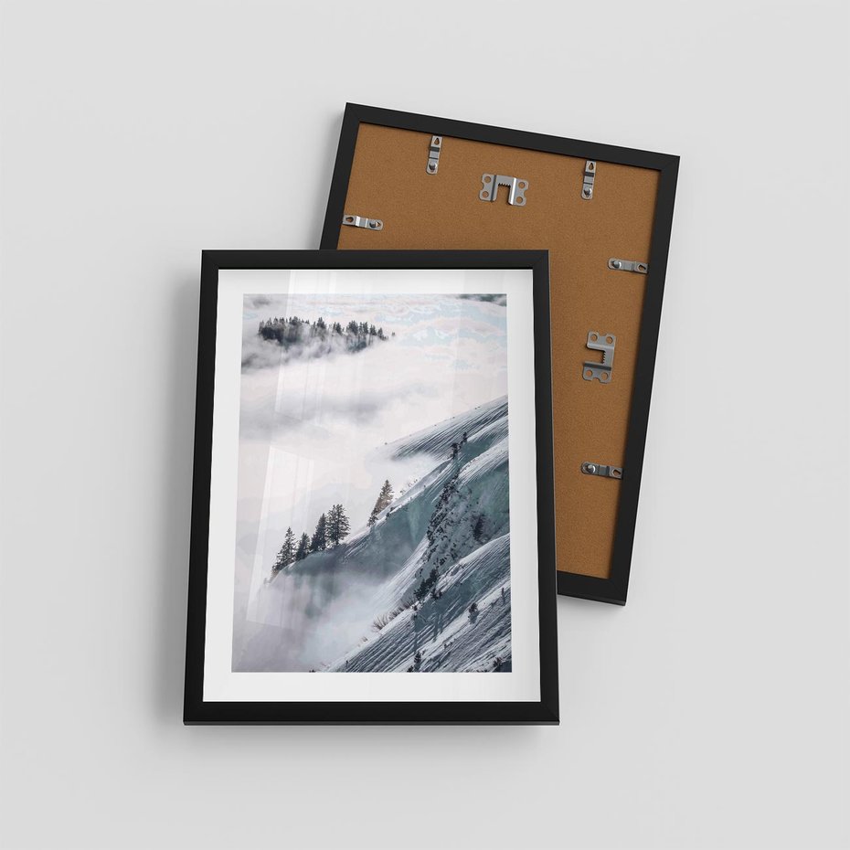 Plakat w ramie 30x40 - Czystość Natury - ośnieżone szczyty górskie, pejzaż - rama czarna