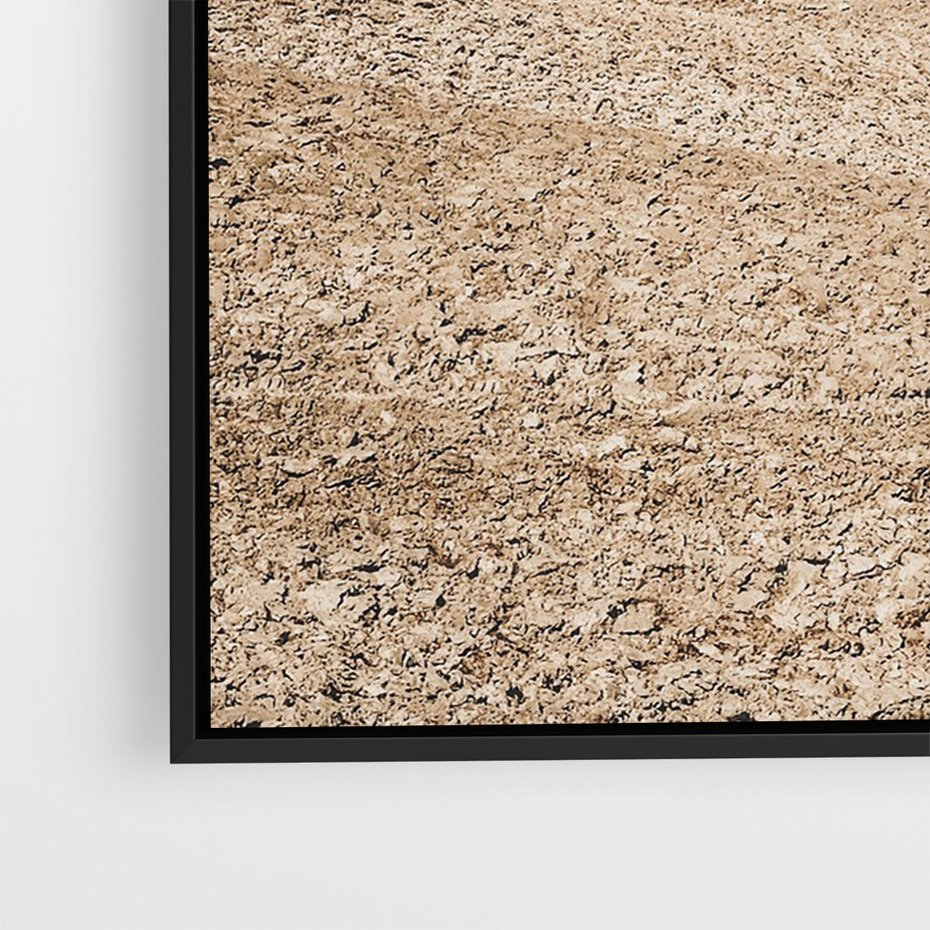 Obraz w ramie 70x100 - Refleksyjny taniec myśli - pustynny krajobraz, odcienie sepii - rama czarna