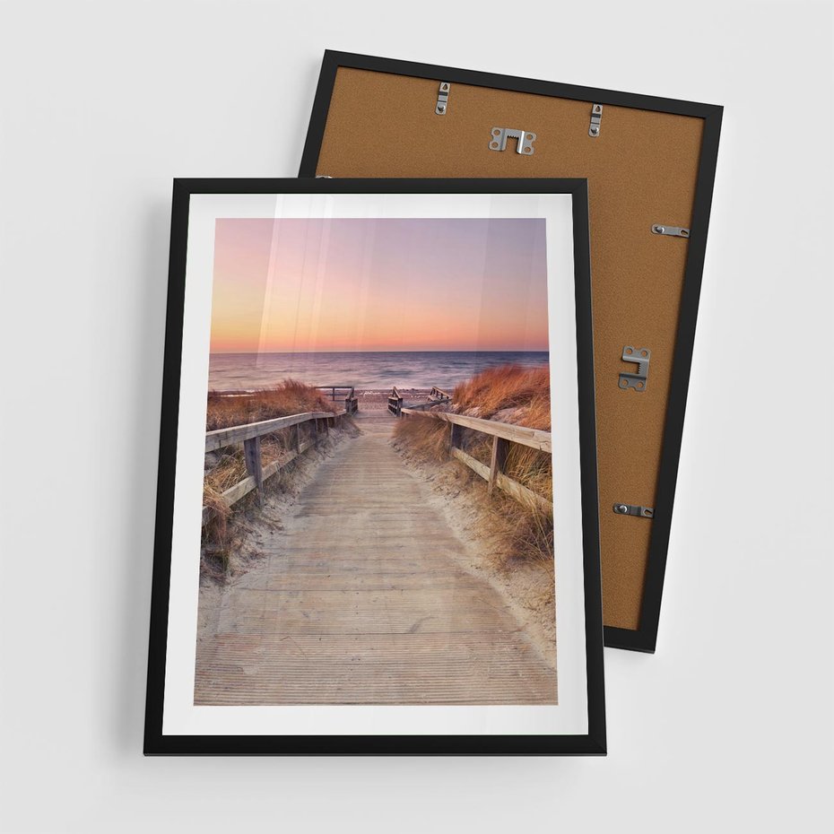Plakat w ramie 50x70 - Spacer Wśród Przyboju - dróżka, morze - rama czarna