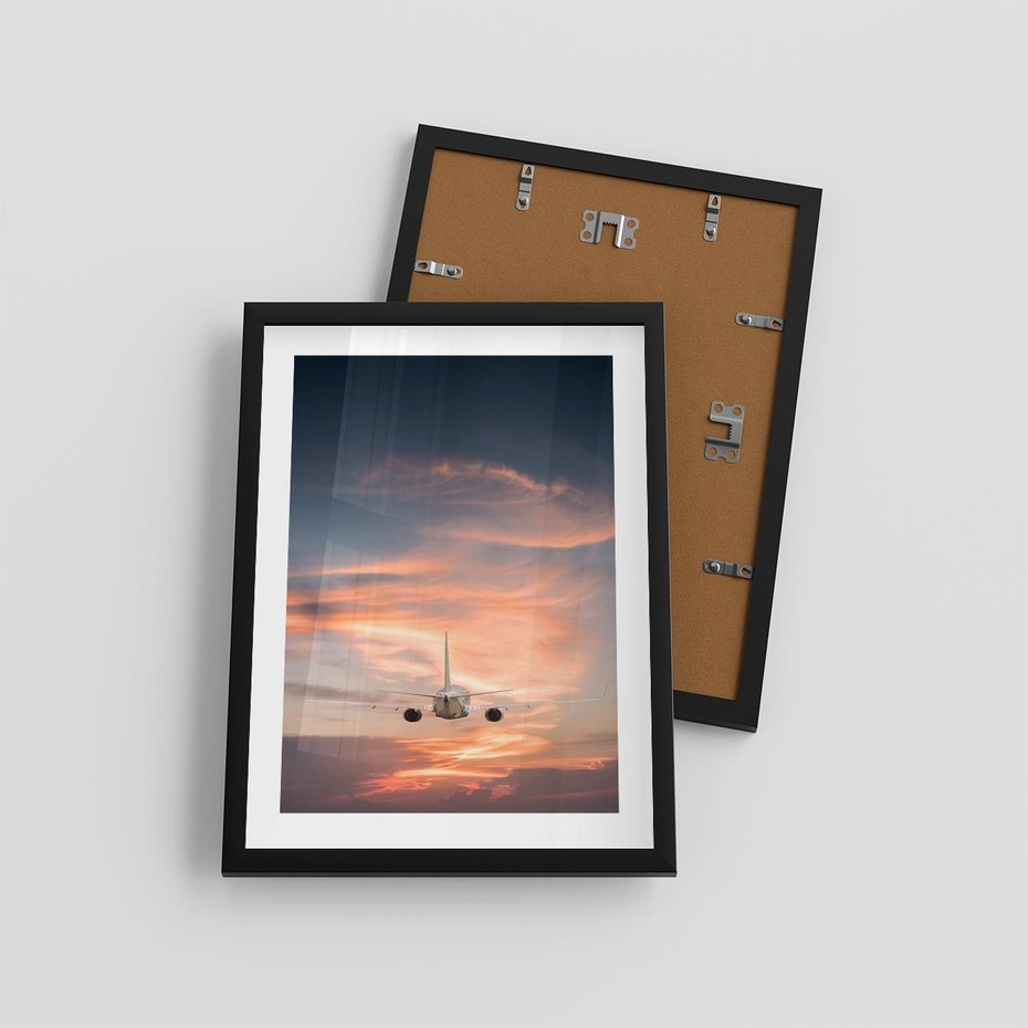 Plakat w ramie 30x40 - Podróż w Kierunku Słońca - samolot, samolot w powietrzu - rama czarna