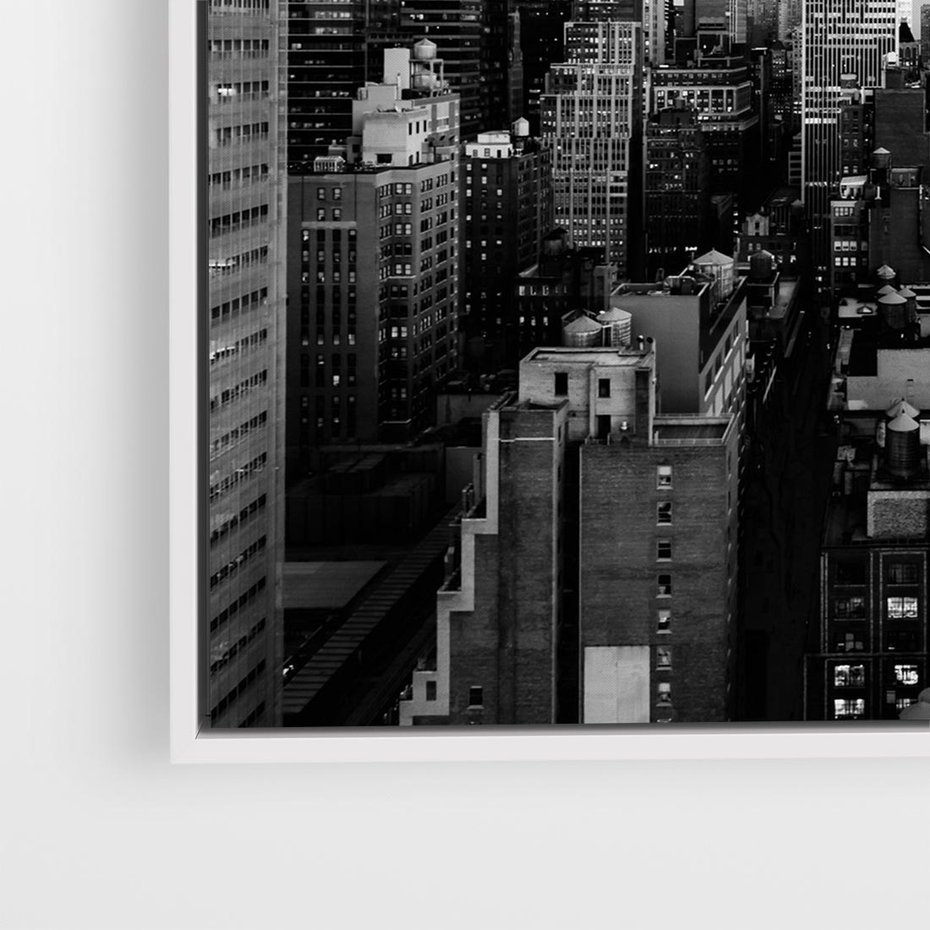 Obraz w ramie 80x80 - Wibracje Miejskiego Życia - miasto, wieżowce - rama biała