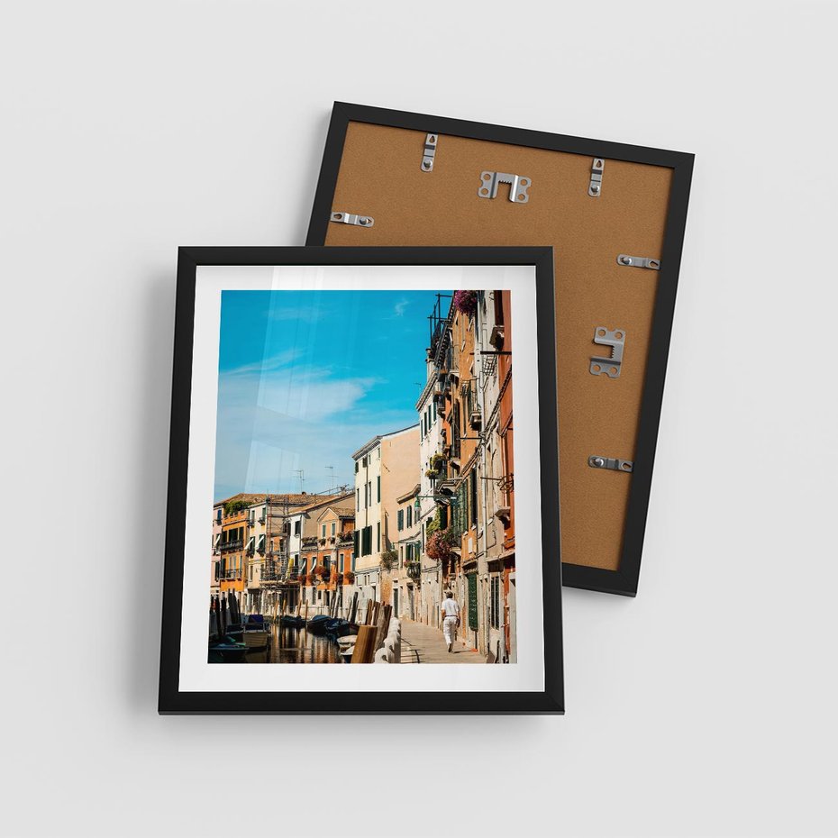 Plakat w ramie 40x50 - Magia Miejskiego Krajobrazu - uliczka, perspektywa - rama czarna