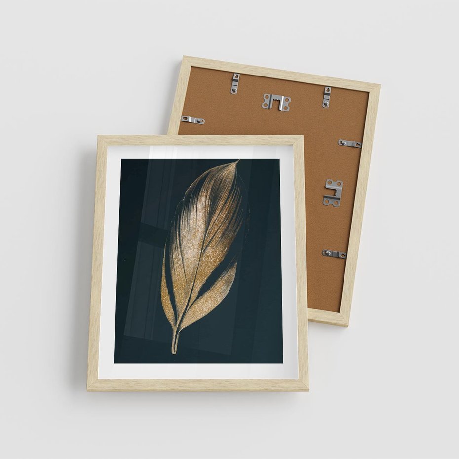 Plakat w ramie 40x50 - Mroczne Złoto - nowoczesna grafika, złoty liść na czarnym tle - rama drewno