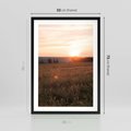 Plakat w ramie 50x70 - Łąka we Wschodzącym Słońcu: Magia Poranka - łąka, krajobraz - rama czarna