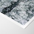 Plakat bez ramy 30x40 - Zimowy Krajobraz z Góry - zdjęcie z góry, zaśnieżony las i zamarznięty strumyk