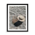 Plakat w ramie 50x70 - Plażowe Przygotowania - torba plażowa, kapelusz - rama czarna