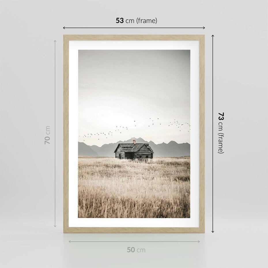 Plakat w ramie 50x70 - Wiejska Idylla - stary drewniany dom w polu suchej trawy, fotografia - rama drewno