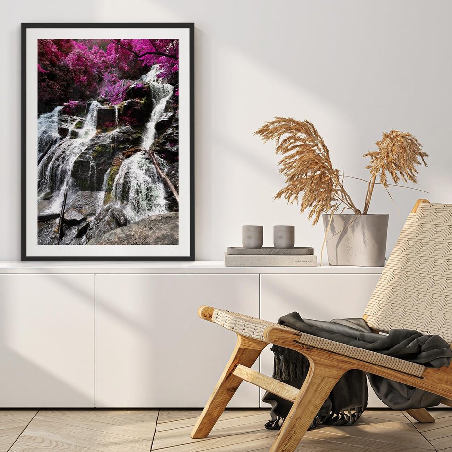 Plakat w ramie 40x50 - Wodospad wśród majestatycznych gór - wodospad, góry - rama czarna