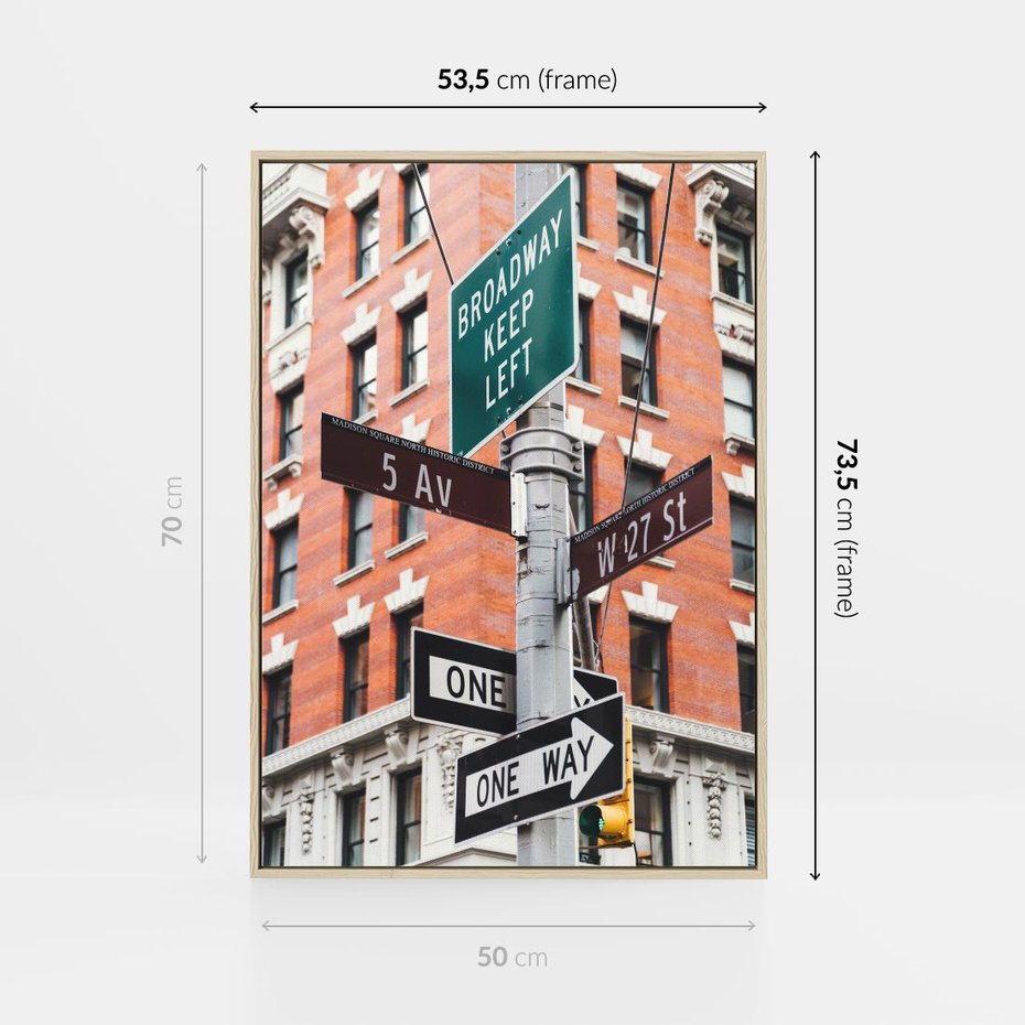 Obraz w ramie 50x70 - Namiastka wielkiego miasta - Nowy Jork, drogowskaz - rama drewno
