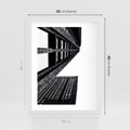 Plakat w ramie 30x40 - Geometryczna Asymetria - architektura, czarno białe zdjęcie - rama biała