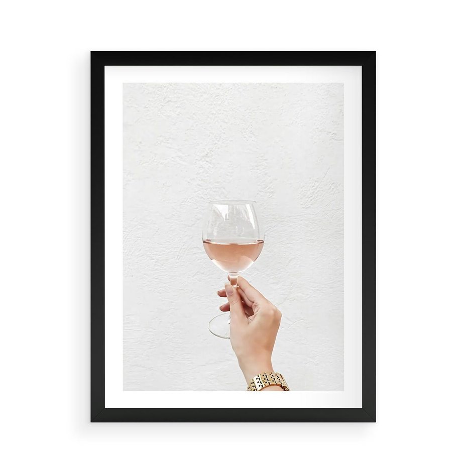 Plakat w ramie 50x70 - Kobieca Dłoń i Różowe Wino - kieliszek różowego wina, kobieca dłoń - rama czarna