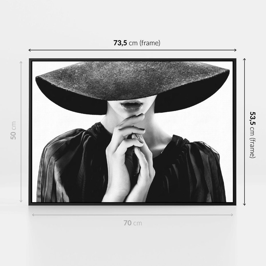 Obraz w ramie 70x50 - Czarna Elegancja - fotografia czarno biała, zbliżenie portret kobiety w czerni - rama czarna