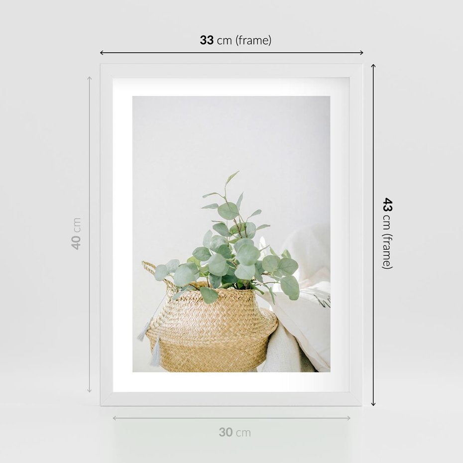 Plakat w ramie 30x40 - Eukaliptusowa Świeżość - eukaliptus, liście w koszu z wikliny - rama biała