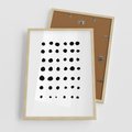 Plakat w ramie 50x70 - Refleksje Światła - minimalistyczna kompozycja, czarne kropkina białym tle - rama drewno