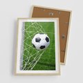 Plakat w ramie 50x70 - Namiętność Piłki i Gola - piłka nożna, gol - rama drewno