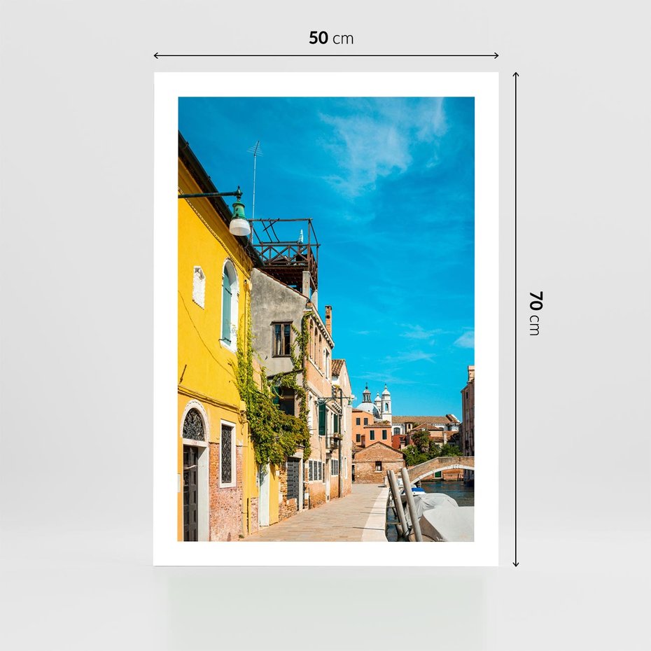 Plakat bez ramy 50x70 - Przechadzka w Sercu Miasta - uliczka, perspektywa